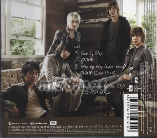 STEP BY STEP (CD+DVD海外初回版)專輯背面圖片