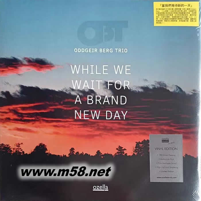 當我們等待新的一天 While We Wait For A Brand New Day (鋼琴、大提琴、鼓) 爵士三重奏 黑膠專輯正面圖片